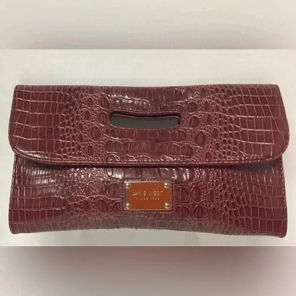 NINE WEST Women’s Vegan Envelope Croc Embossed Clutch - Picture 1 of 11